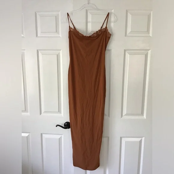 SKIMS Fits Everybody Lace Long Slip DressBronzeSize L